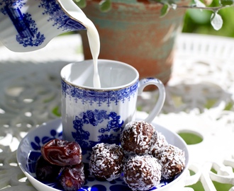 Veganska chokladbollar med dadlar (utan nötter)