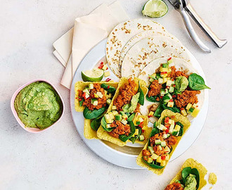 Laxtaco med avokadohummus och mangosalsa