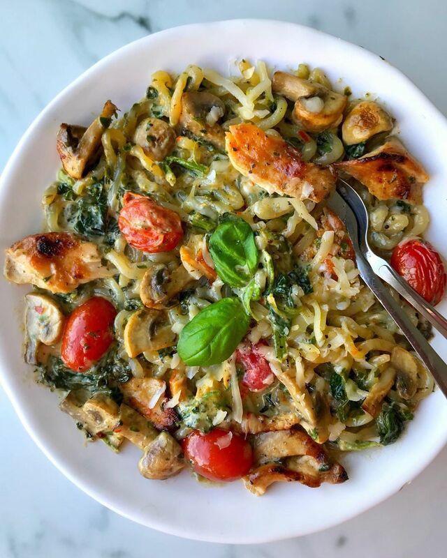 Malin Sofia Magdalena Jansson on Instagram: “? Krämig kycklingpasta med franska örter, champinjoner & tomat ? Hurra ikväll hade jag matlust! Det blev pasta-tisdag ? Hittade en ny créme…”