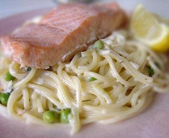 Färsk lax med pasta & Rabarberkompott med vit chokladmousse