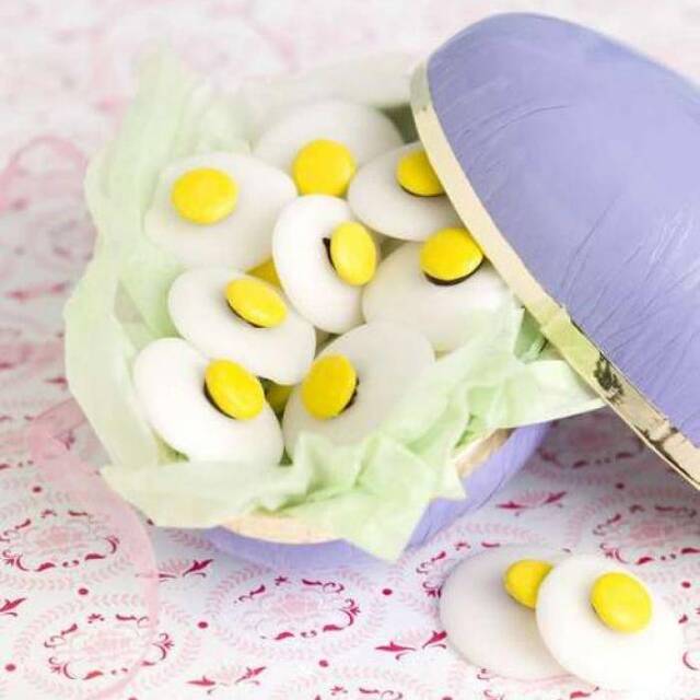 Mintkyssar till påsk – recept på ”stekta ägg”