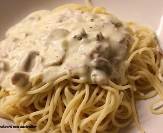 PASTA MED OST- OCH SKINKSÅS