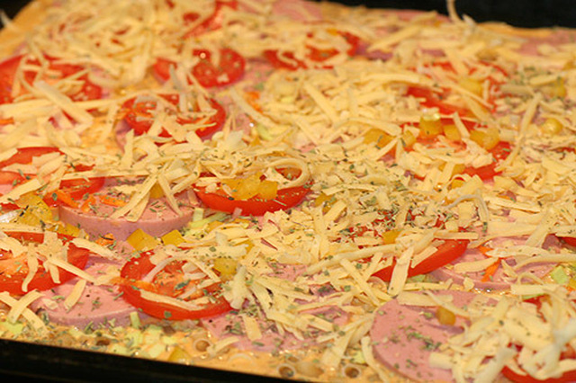 Makaronipizza med Falukorv & Tomatsås