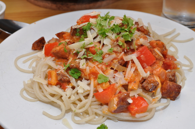 Spaghetti med chorizo i tomatsaus