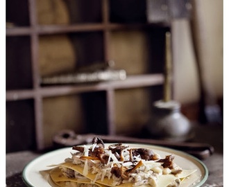 Öppen lasagne med kantareller, parmesan och vitt vin