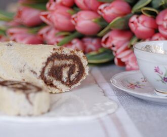 Rulltårta med chokladkräm och banan