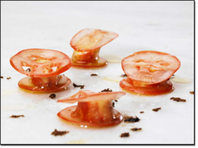 Syrlig tomat med muscovadostekt kungskrabba