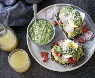 Grön lyxmacka med avokado och ägg | Köket.se