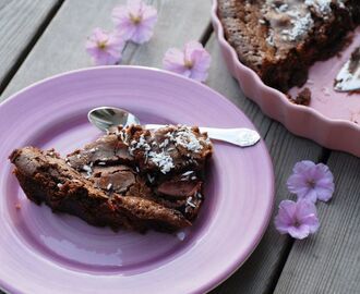 Kladdkaka med kokos och jordgubbar