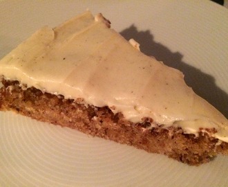 Glutenfri mjuk äppelkaka med frosting