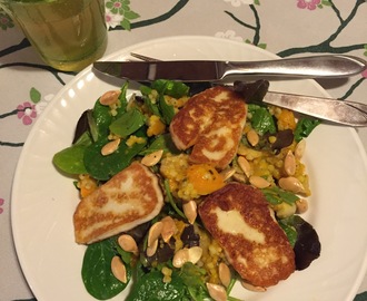 Ljummen vegosallad med ugnsrostad pumpa och äpple, kokt durra och halloumi