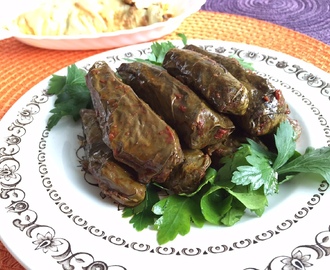 Vegetariska dolma med paprika, mynta och persilja