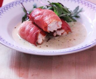 Italienska kycklingrullader med mozzarella, pesto och parmaskinka