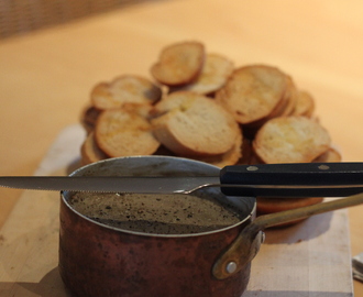 Kycklinglevermousse med rödvin och timjan