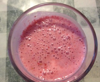 Mumsig hallon & jordgubbe smoothie 