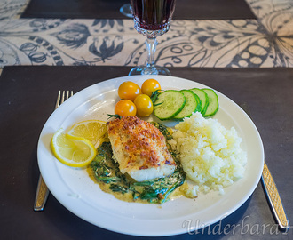 Förrätt: Räkbakelse Varmrätt: Torskrygg med parmesan och spenat!