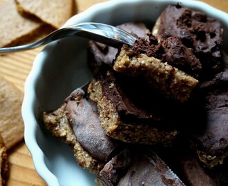 Raw pepparkaksrutor med chokladfrosting