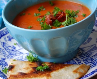 Snabb tomatsoppa med quesedillas