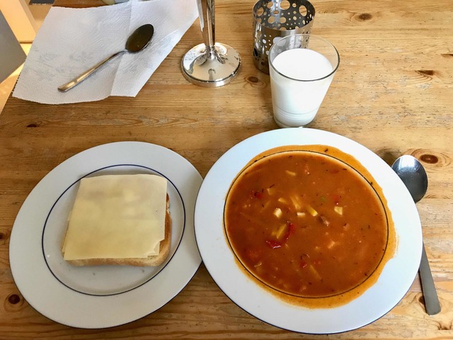 Felix frysta gulaschsoppa med rostat bröd 