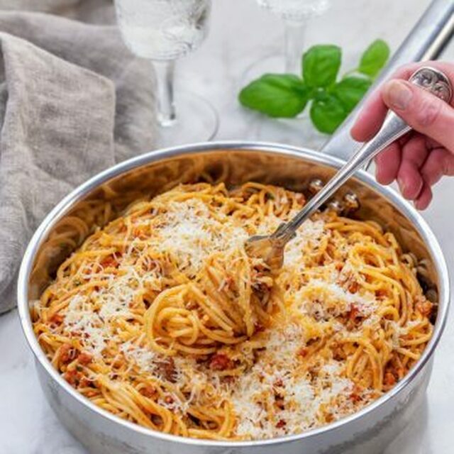 Salsicciafräs med pasta och pecorino