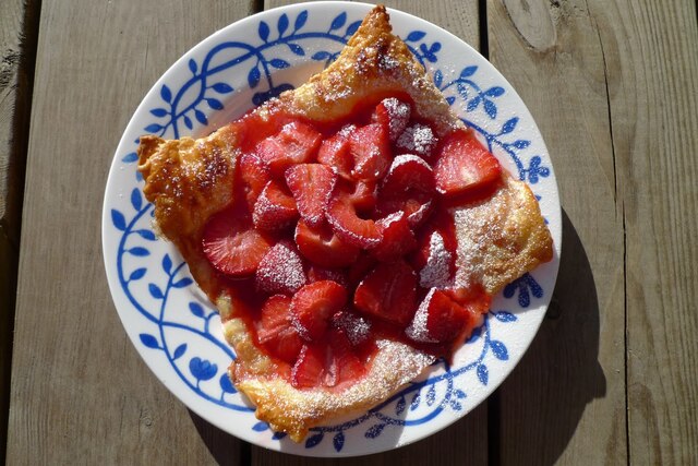 dessert på första jordgubbarna