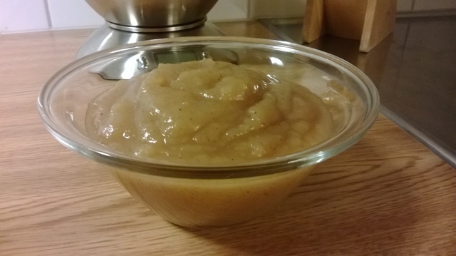 Äppelmos med kanel och honung