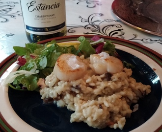 Trattkantarell-risotto med stekta pilgrimsmusslor