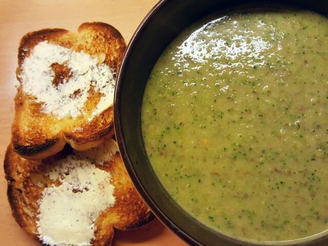 Broccoli & gröna linser-soppa