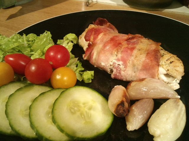 Baconinlindad kycklingfilée med fyllning