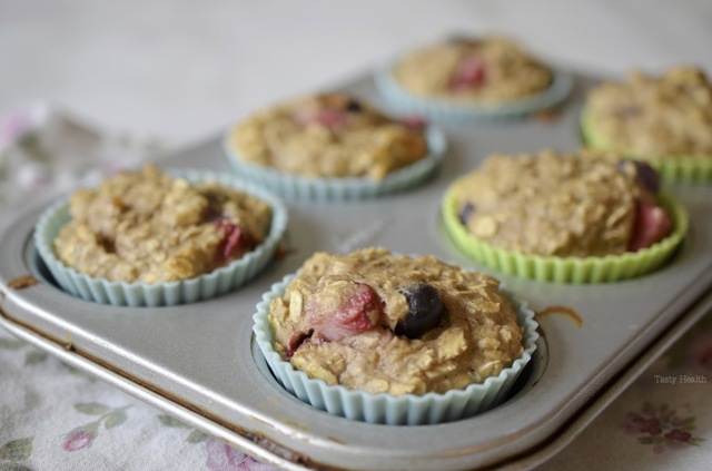 Frukostmuffins med bär och valnötter