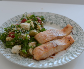 Lunchrecept: Ungsbakad lax med bulgursallad