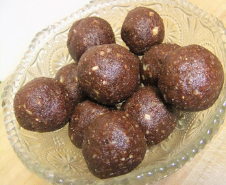 Dadelbollar med kakao och hasselnötssmör