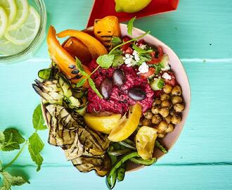 Marockansk bowl med hummus och grillade grönsaker