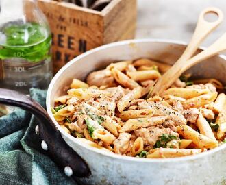 Kycklingpasta med spenat och parmesan