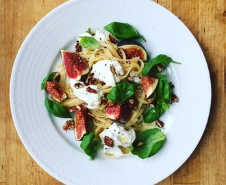 Pasta med burrata och färska fikon