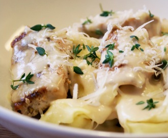 Tortellini med kyckling och brieostsås