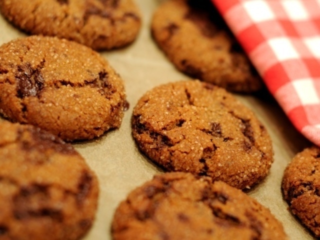 Cheewy chocolate gingerbread cookies