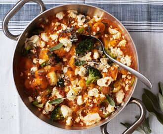 Gnocchi med tomatsås och broccoli