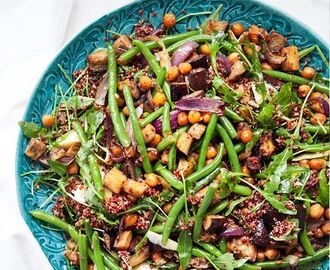 Marockansk auberginesallad med gröna bönor och apelsindressing