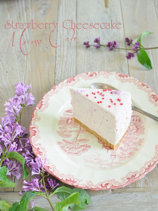 Strawberry Cheesecake Mousse Cake (Jordgubbscheesecake-moussetåta)
