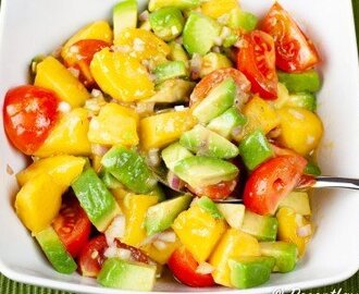 Mangosalsa med tomat och avokado