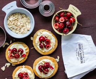 Brioche med vit chokladmascarpone, färska körsbär & flagad mandel + utlottning från Kitchen Time