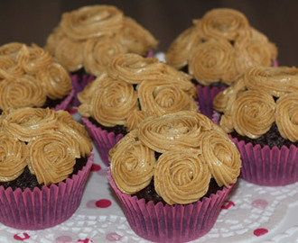 Chokladcupcakes med jordnötsmörsfrosting