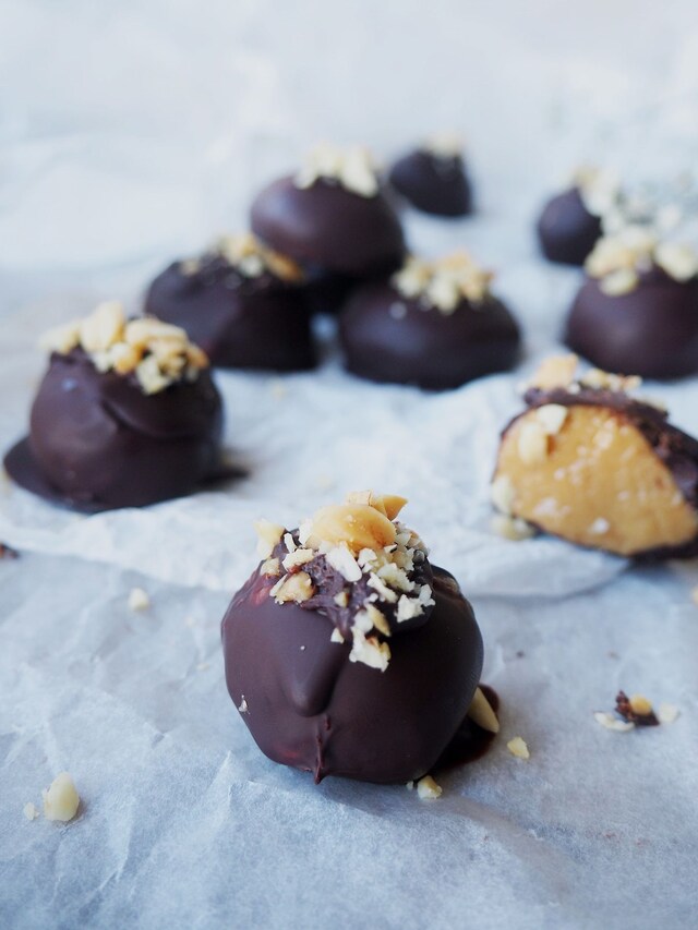 Vegan Chocolate Peanut Butter Balls