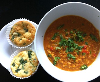 Linsoppa med kokosgrädde och kikärtsmuffins med spenat och parmesan