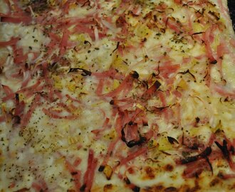 Pizza med keso, skinka & vitlök