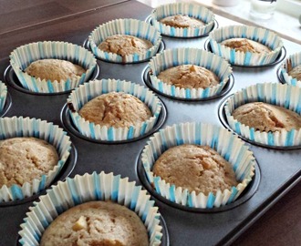 Nyttig frukostmuffins med äpple och kardemumma