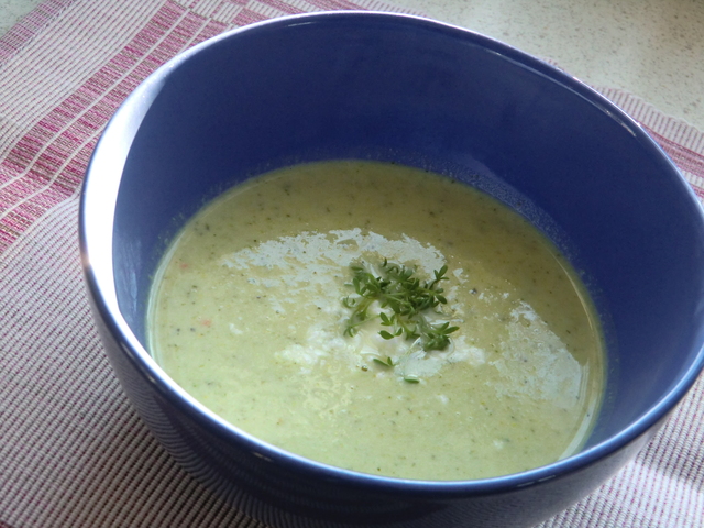 Broccoli och savoykålsoppa med touch av getost