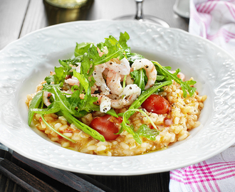 Krämig tomatrisotto med räkor