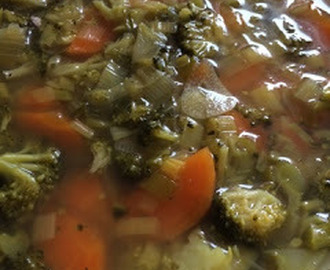 Soppa på broccoli, purjolök och morot